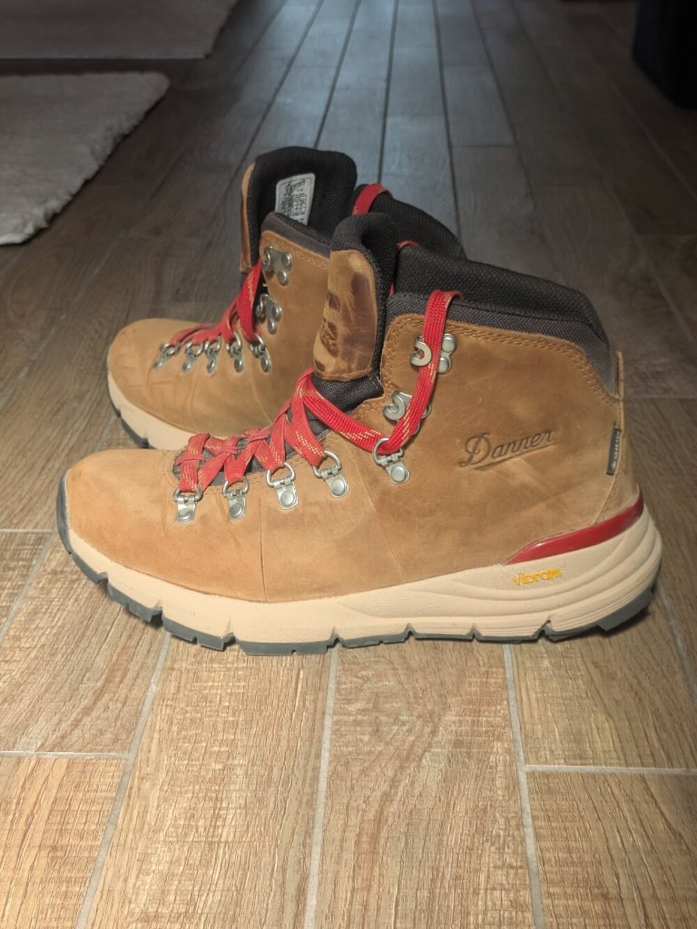 Danner Mountain 600 Leaf Hiking Boots - Grizzly Brown/Rhodo Red GTX